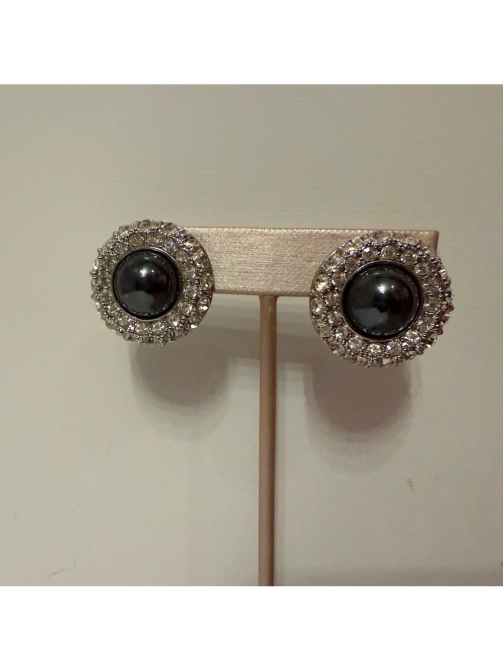 VINTAGE EARRINGS CLIP SILVER TONE CLEAR ROUND RHINESTONES HEMATITE CENTER
